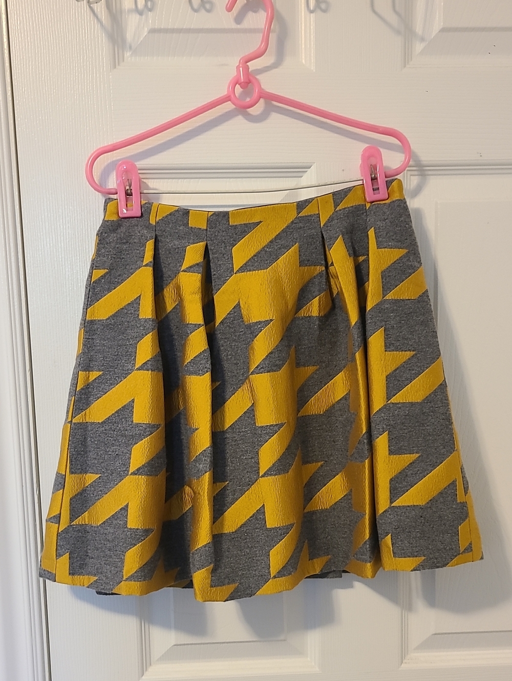 Alice + Olivia Yellow and Gray Geometric Pleated Mini Skirt